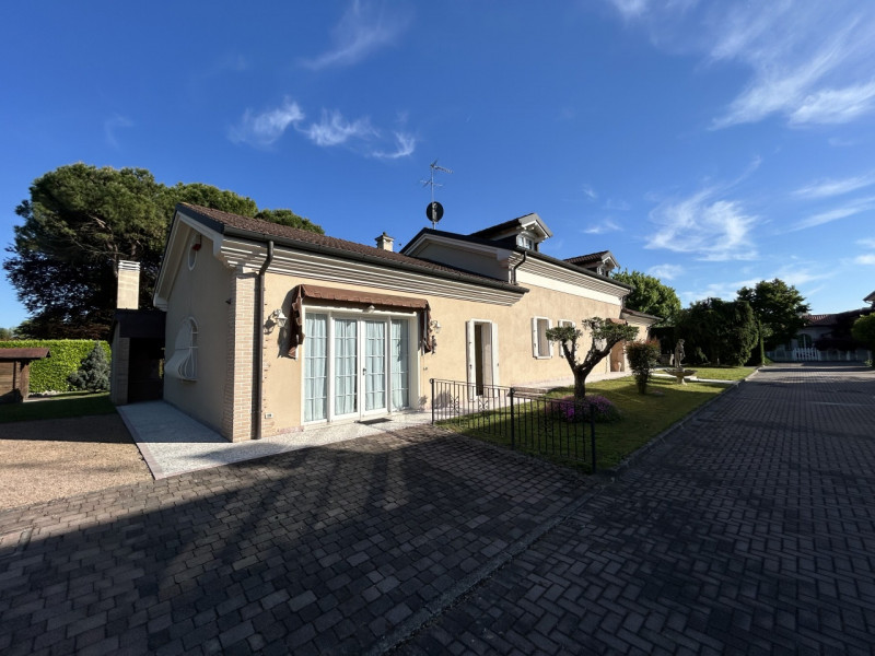 Comfort ed Eleganza in Residence: Casa Singola a Selvazzano! 

Nel cuore di Selvazzano Dentro, al...