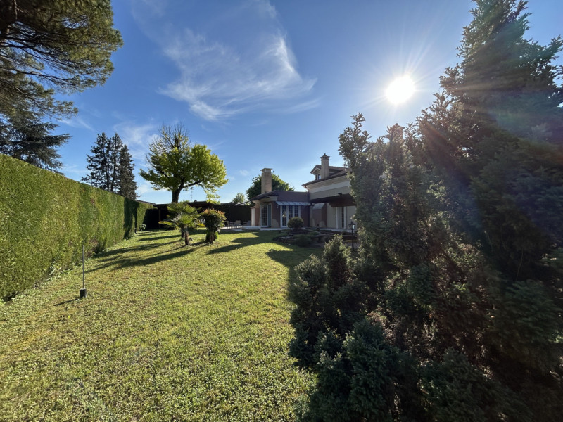 Comfort ed Eleganza in Residence: Casa Singola a Selvazzano! 

Nel cuore di Selvazzano Dentro, al...