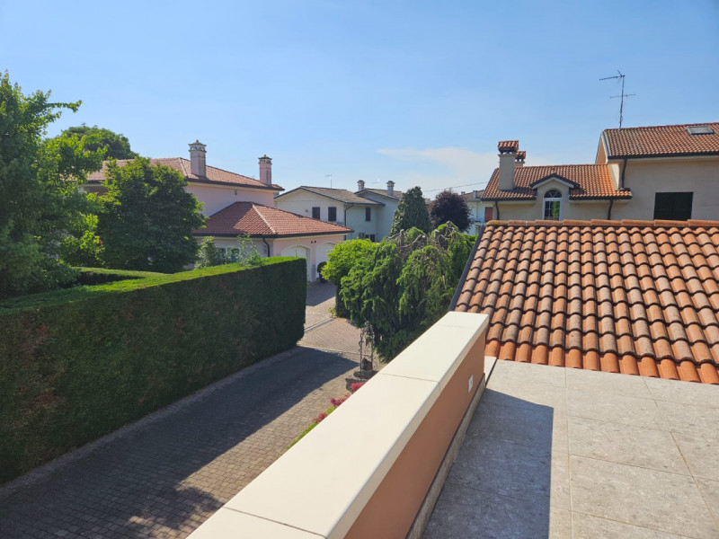 Comfort ed Eleganza in Residence: Casa Singola a Selvazzano! 

Nel cuore di Selvazzano Dentro, al...