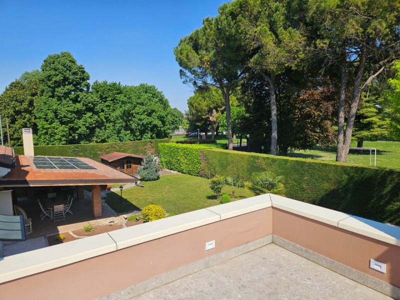 Comfort ed Eleganza in Residence: Casa Singola a Selvazzano! 

Nel cuore di Selvazzano Dentro, al...