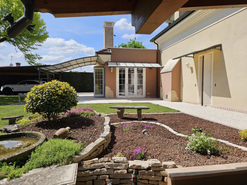 Comfort ed Eleganza in Residence: Casa Singola a Selvazzano! 

Nel cuore di Selvazzano Dentro, al...