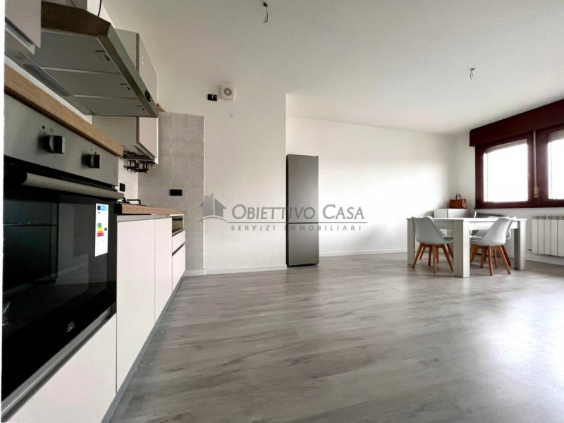 Rif. AT178 - A pochi passi dalla suggestiva Villa Bassi, proponiamo un rinnovato appartamento dup...