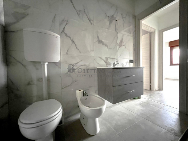 Rif. AT178 - A pochi passi dalla suggestiva Villa Bassi, proponiamo un rinnovato appartamento dup...