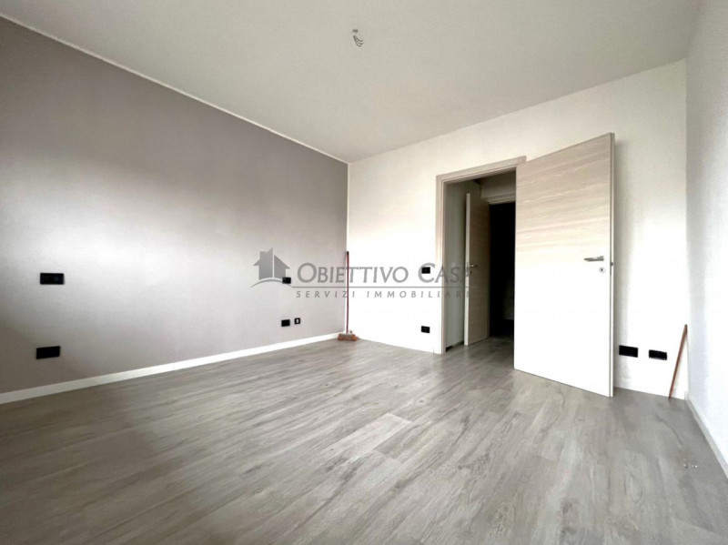 Rif. AT178 - A pochi passi dalla suggestiva Villa Bassi, proponiamo un rinnovato appartamento dup...