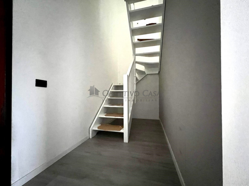 Rif. AT178 - A pochi passi dalla suggestiva Villa Bassi, proponiamo un rinnovato appartamento dup...