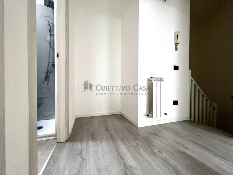 Rif. AT178 - A pochi passi dalla suggestiva Villa Bassi, proponiamo un rinnovato appartamento dup...