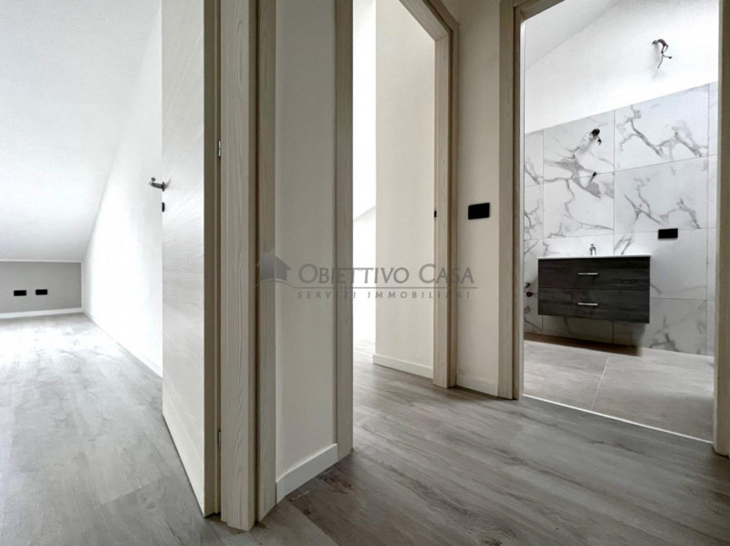 Rif. AT178 - A pochi passi dalla suggestiva Villa Bassi, proponiamo un rinnovato appartamento dup...