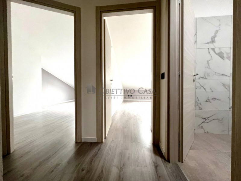 Rif. AT178 - A pochi passi dalla suggestiva Villa Bassi, proponiamo un rinnovato appartamento dup...