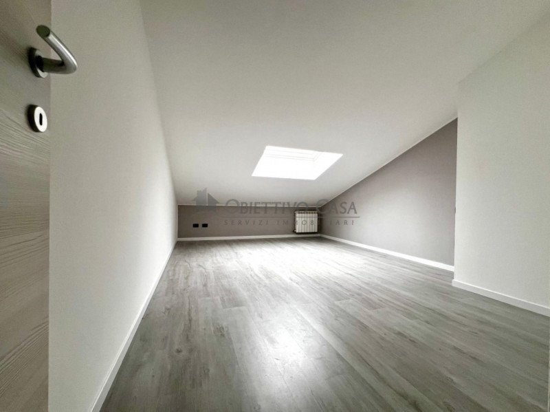 Rif. AT178 - A pochi passi dalla suggestiva Villa Bassi, proponiamo un rinnovato appartamento dup...