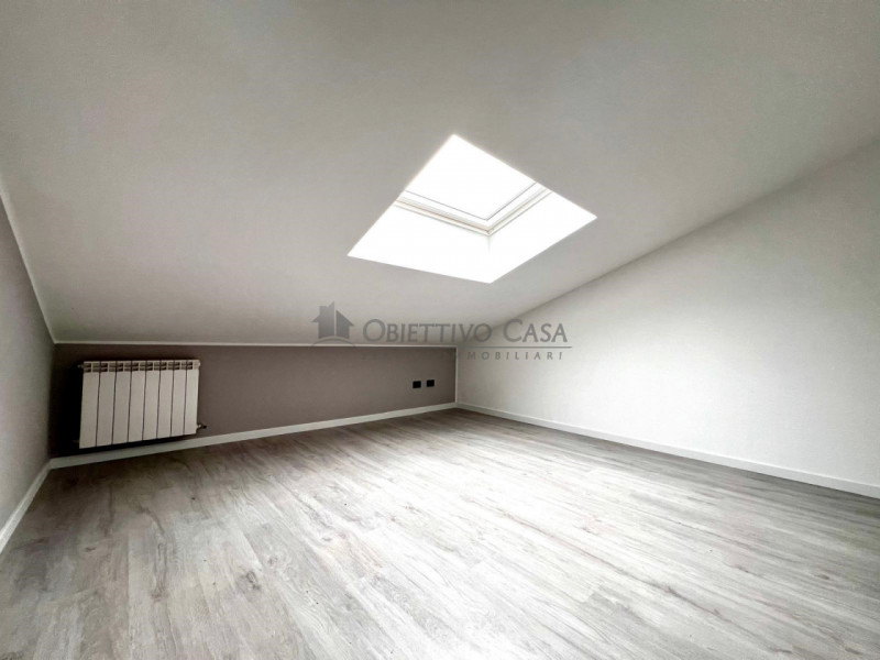 Rif. AT178 - A pochi passi dalla suggestiva Villa Bassi, proponiamo un rinnovato appartamento dup...