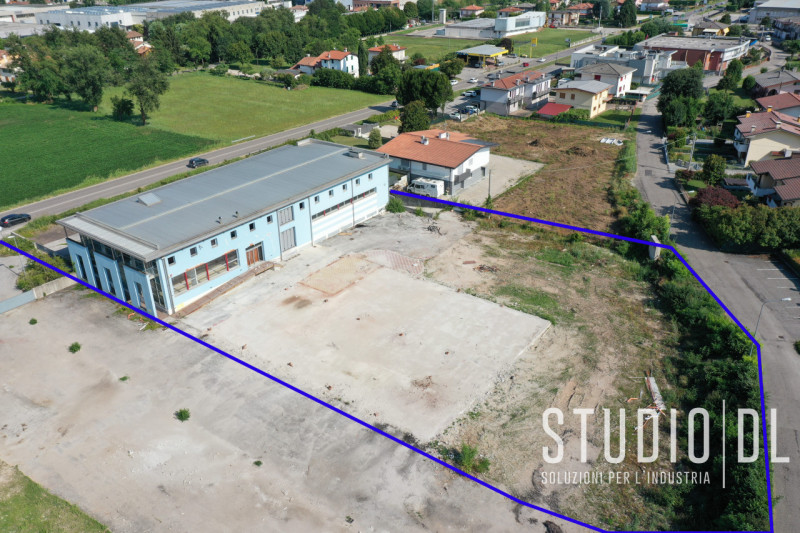 Posizione strategica, struttura solida a Malo, in un lotto di 4.635 mq, sorge un edificio di 2.16...