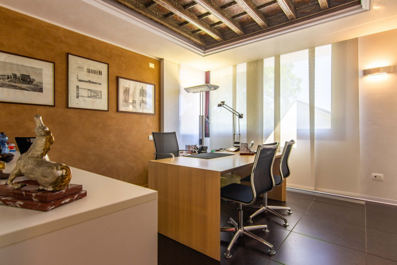 Esplora questa opportunità unica di investimento nel cuore di Padova, nella zona di Terranegra. P...