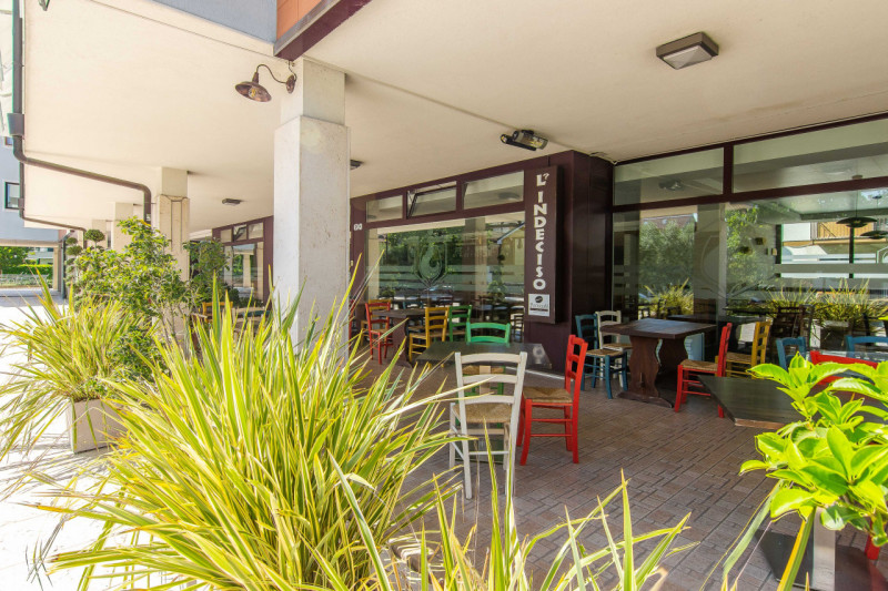 Siamo lieti di presentarvi un'opportunità imperdibile nel cuore di Terranegra, Padova. Questo neg...