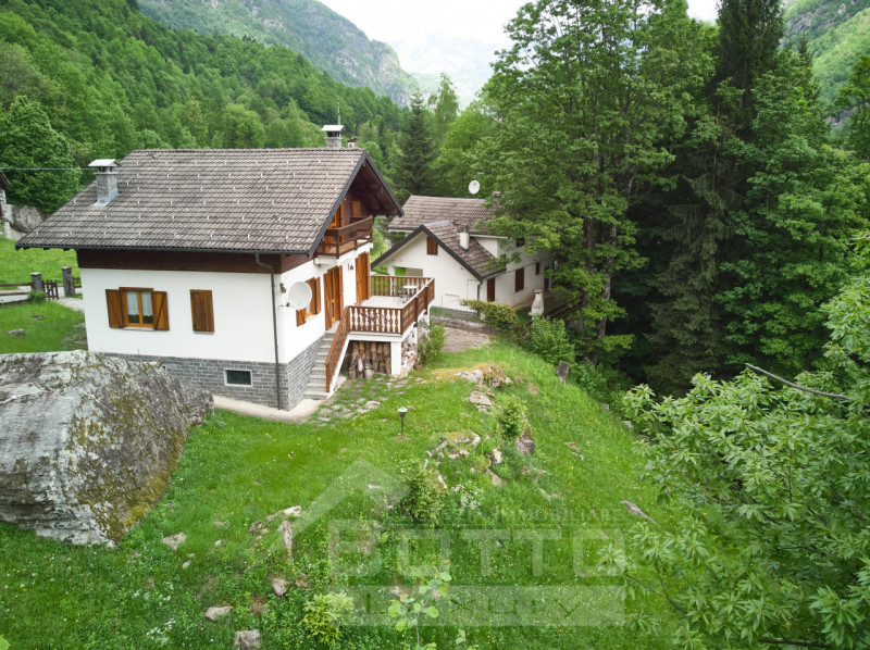 "Independent house for sale in Piode with garden and views of Valsesia"
