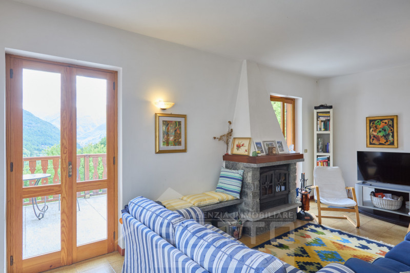 "Independent house for sale in Piode with garden and views of Valsesia"