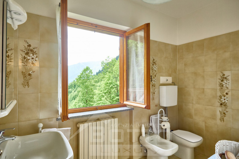 "Independent house for sale in Piode with garden and views of Valsesia"