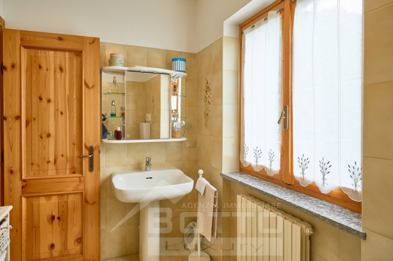 "Independent house for sale in Piode with garden and views of Valsesia"