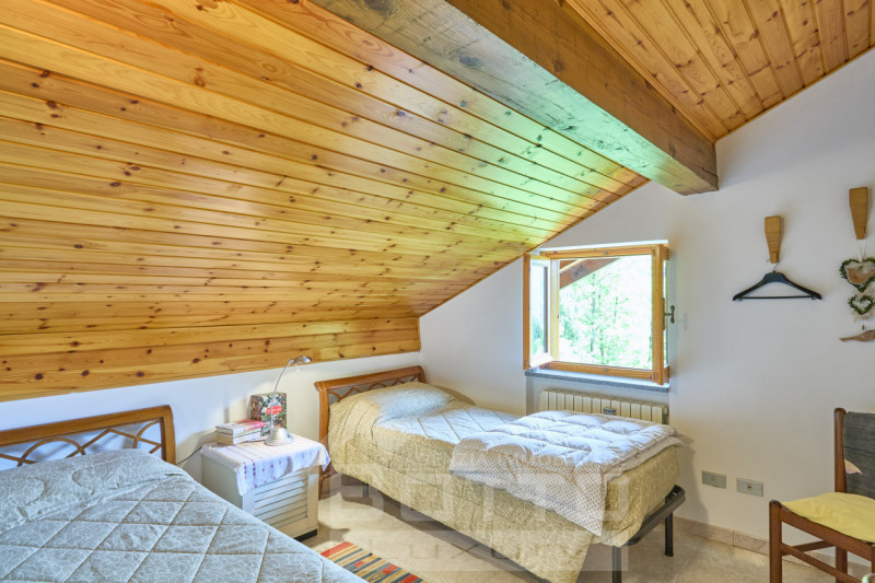 "Independent house for sale in Piode with garden and views of Valsesia"