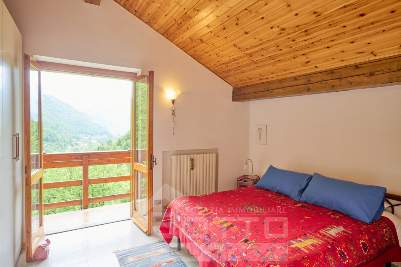 "Independent house for sale in Piode with garden and views of Valsesia"