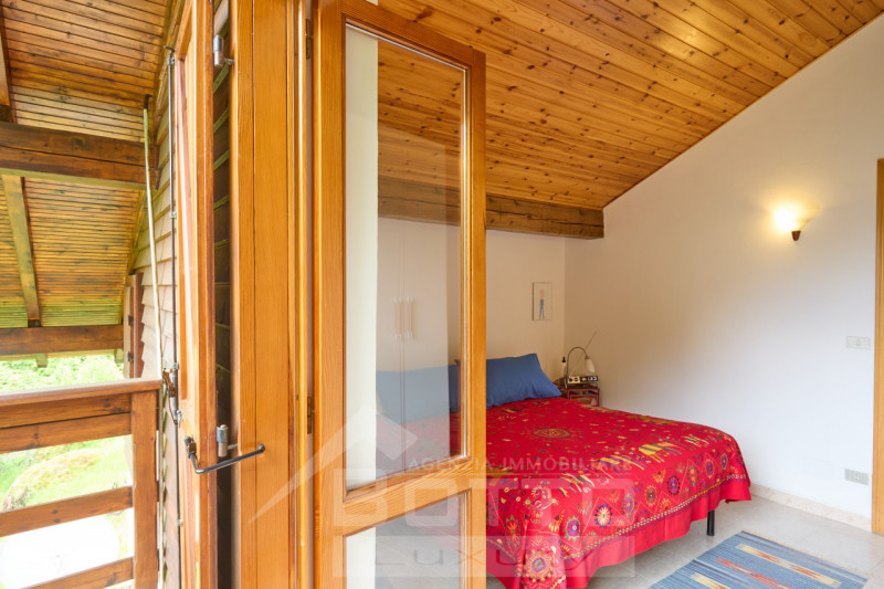 "Independent house for sale in Piode with garden and views of Valsesia"