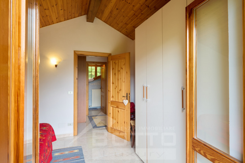 "Independent house for sale in Piode with garden and views of Valsesia"