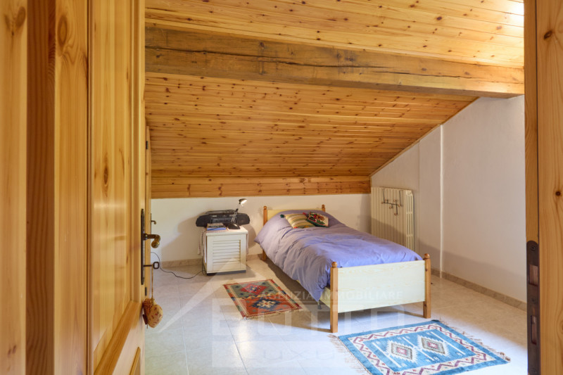 "Independent house for sale in Piode with garden and views of Valsesia"