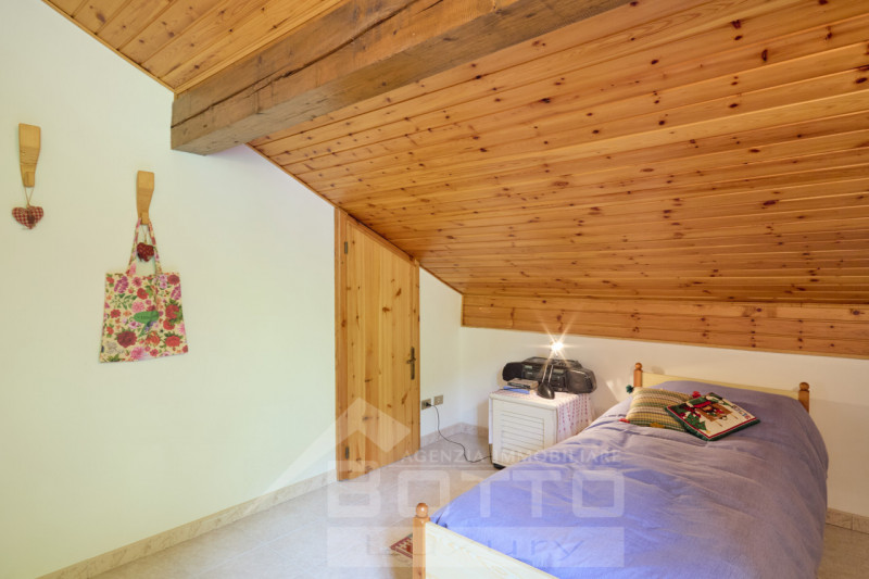"Independent house for sale in Piode with garden and views of Valsesia"