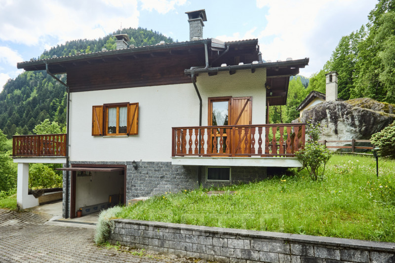 "Independent house for sale in Piode with garden and views of Valsesia"