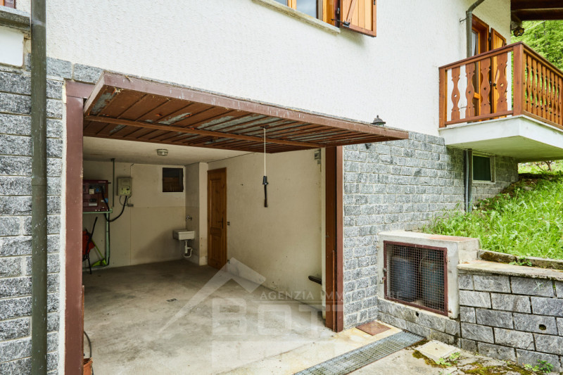 "Independent house for sale in Piode with garden and views of Valsesia"