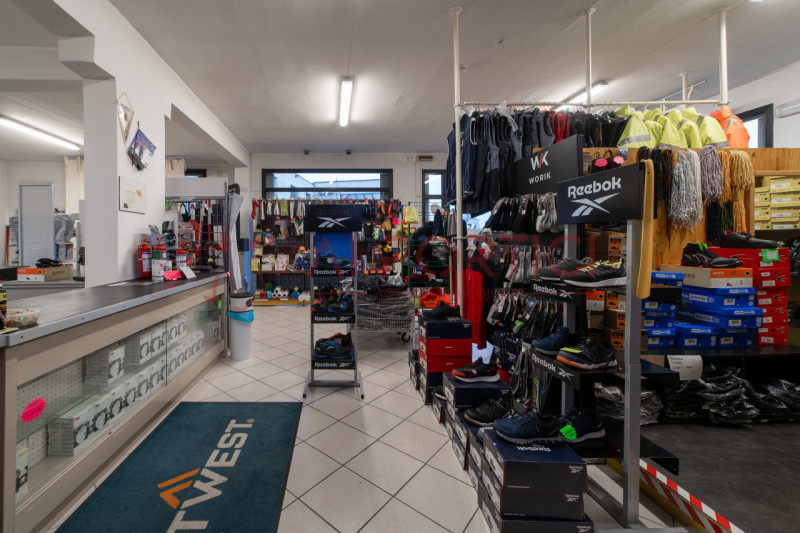 SANT'ANGELO DI PIOVE DI SACCO - Vigorovea - Lungo SS516 - CAPANNONE di 465mq ristrutturato nel 20...