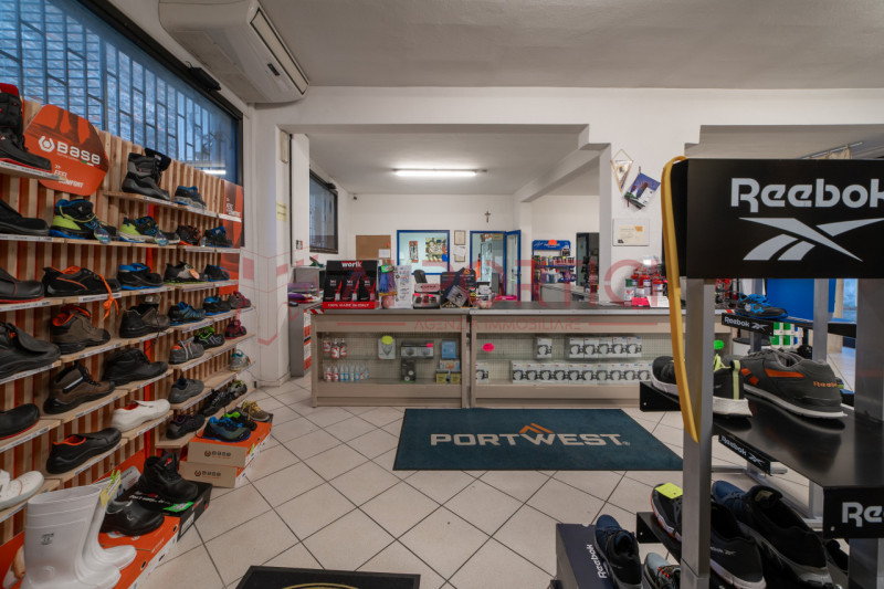 SANT'ANGELO DI PIOVE DI SACCO - Vigorovea - Lungo SS516 - CAPANNONE di 465mq ristrutturato nel 20...