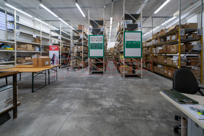 SANT'ANGELO DI PIOVE DI SACCO - Vigorovea - Lungo SS516 - CAPANNONE di 465mq ristrutturato nel 20...