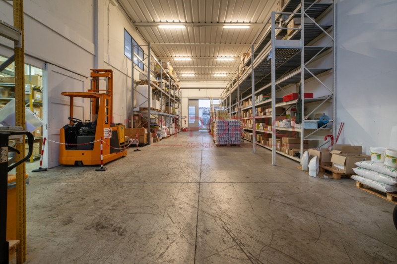 SANT'ANGELO DI PIOVE DI SACCO - Vigorovea - Lungo SS516 - CAPANNONE di 465mq ristrutturato nel 20...