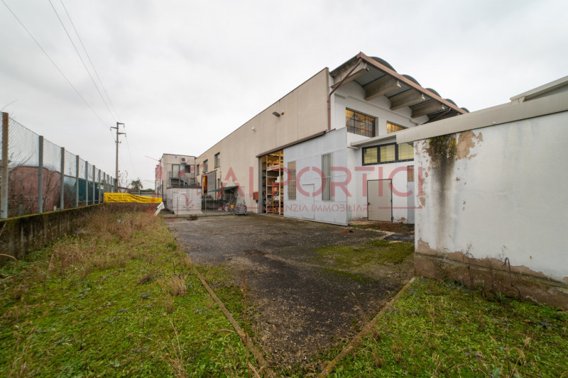 SANT'ANGELO DI PIOVE DI SACCO - Vigorovea - Lungo SS516 - CAPANNONE di 465mq ristrutturato nel 20...