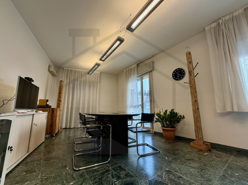 ABANO TERME – In pieno centro, a due passi dalla zona pedonale e da tutti i principali servizi, p...