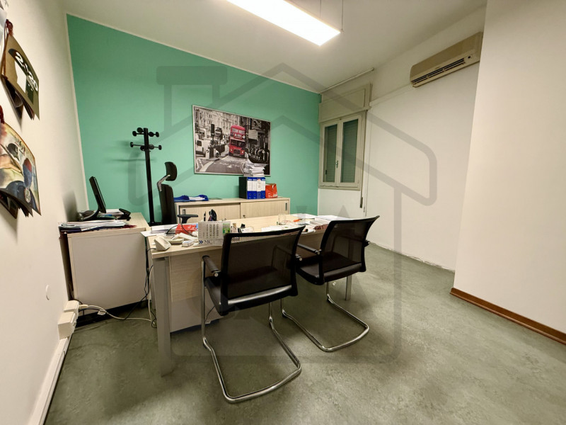 ABANO TERME – In pieno centro, a due passi dalla zona pedonale e da tutti i principali servizi, p...