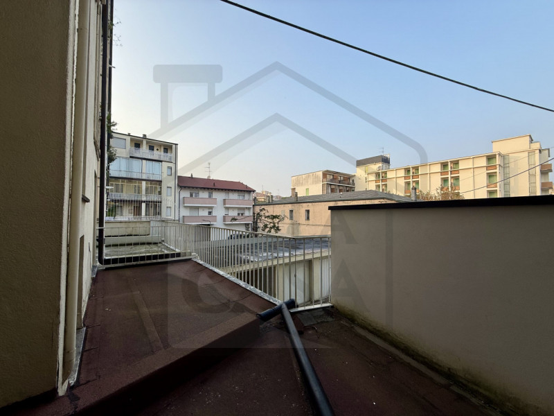 ABANO TERME – In pieno centro, a due passi dalla zona pedonale e da tutti i principali servizi, p...