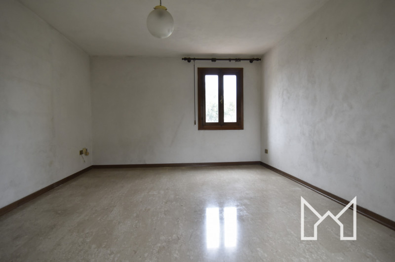 SAN GIUSEPPE- Inserita in zona tranquilla comoda al centro paese e a pochi minuti da Bassano, pro...