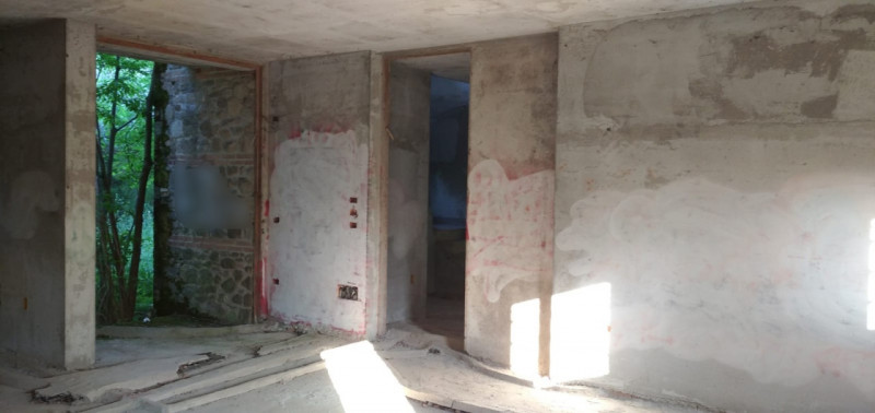 Scoprite il fascino senza tempo di questa magnifica villa situata nelle vicinanze del borgo stori...