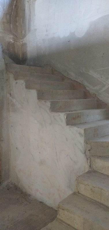 Scoprite il fascino senza tempo di questa magnifica villa situata nelle vicinanze del borgo stori...