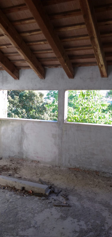 Scoprite il fascino senza tempo di questa magnifica villa situata nelle vicinanze del borgo stori...