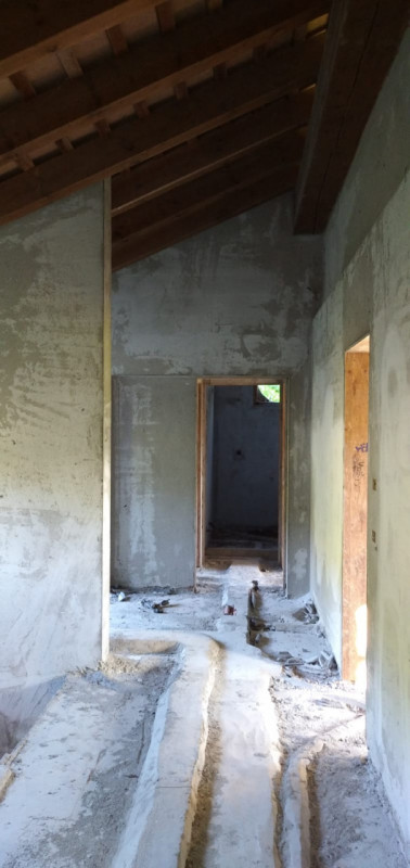 Scoprite il fascino senza tempo di questa magnifica villa situata nelle vicinanze del borgo stori...