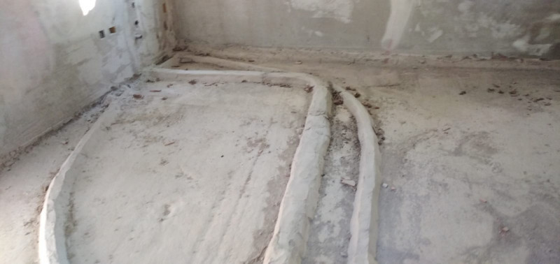 Scoprite il fascino senza tempo di questa magnifica villa situata nelle vicinanze del borgo stori...