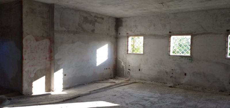 Scoprite il fascino senza tempo di questa magnifica villa situata nelle vicinanze del borgo stori...