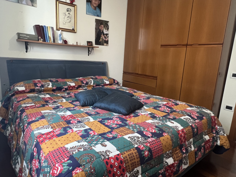 In esclusiva, vi presentiamo un affascinante appartamento quadrilocale situato al piano terra, im...