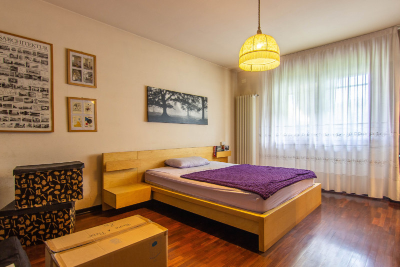 Villa singola suddivisa in 2 unità ed ideale per 2 nuclei familiari. L’abitazione si sviluppa su ...