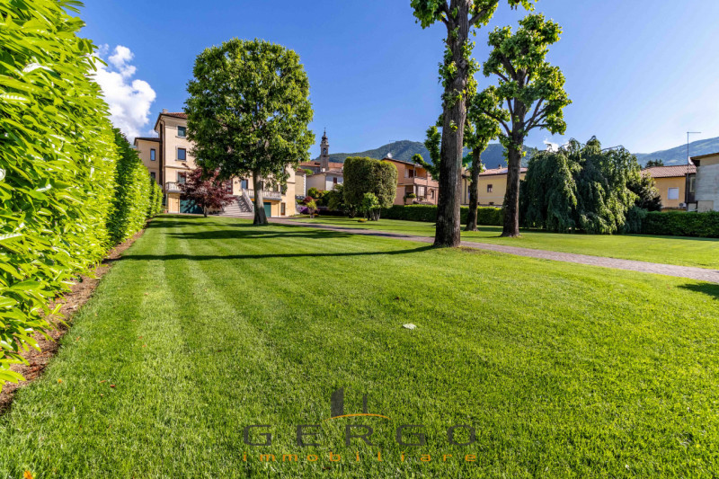 (Per INFO Giovanni 3888920530) NOSTRA ESCLUSIVA. A Quero, nel cuore del centro storico, vi presen...