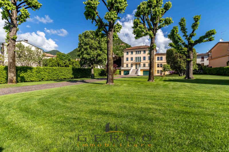 (Per INFO Giovanni 3888920530) NOSTRA ESCLUSIVA. A Quero, nel cuore del centro storico, vi presen...