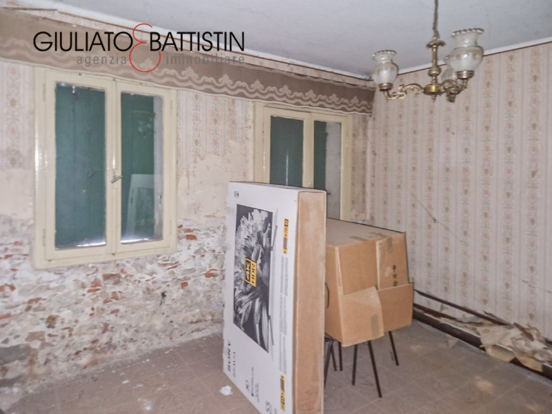 ISOLA VICENTINA: nel centro del paese siamo a proporre Palazzetto Terra/Cielo semi indipendente i...