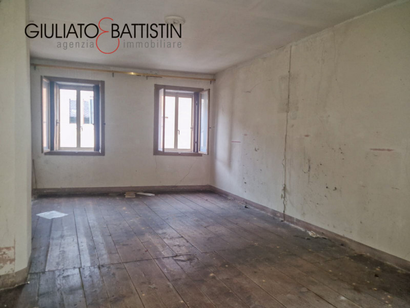 ISOLA VICENTINA: nel centro del paese siamo a proporre Palazzetto Terra/Cielo semi indipendente i...